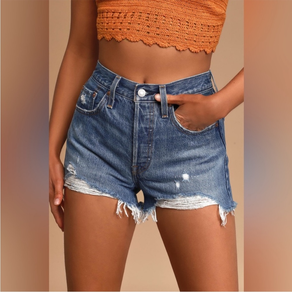 LEVIS 501 Original High Rise Medium Wash Distressed Denim Shorts Sz 26